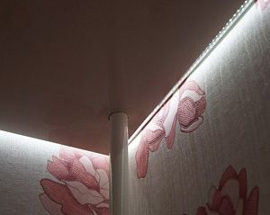 Парящий потолок в спальне